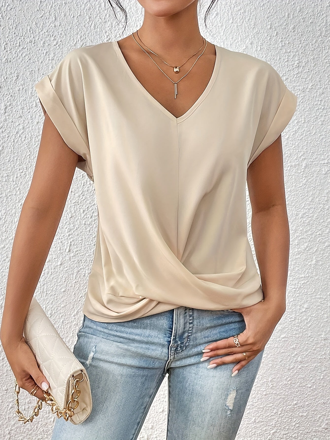 Lucy | Casual Neckline T-shirt